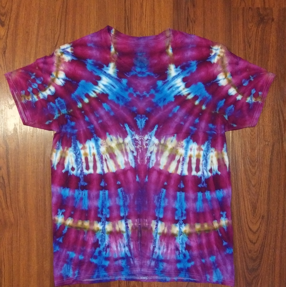 XL Unisex VNeck TShirt